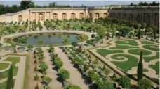  ??  ?? WESTERN GARDEN: Symmetry and geometry are key to this style, as in the Orangerie at the Palace of Versailles outside of Paris, France.