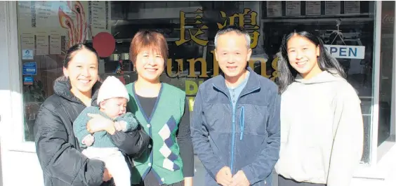  ?? Photo / David Haxton ?? Shirley and Henry Su (middle) with daughters Trisha (left, holding baby Luca) and Alicia.