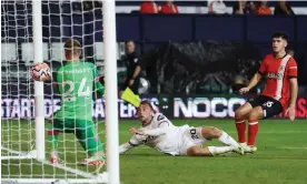  ?? David Klein/Reuters ?? Jarrod Bowen heads West Ham into the lead from close range against Luton. Photograph: