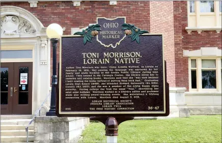  ??  ?? Marker to honor Lorain native Toni Morrison was installed in front of Carnegie Center.