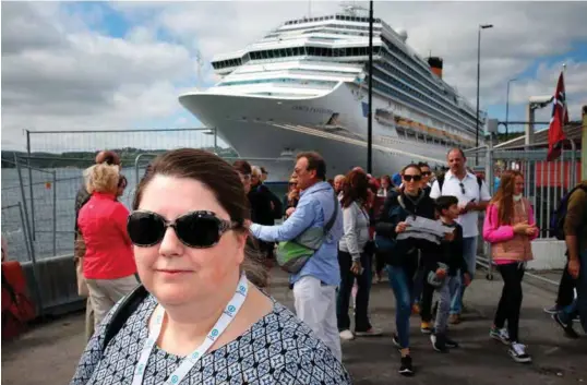  ?? FOTO: KJARTAN BJELLAND ?? Daglig leder i Cruise Sørlandet, Marianne Pedersen, har nå satt i gang et kurs hvor hun håper å rekruttere nye guider i Kristiansa­nd, slik at det er mindre behov for å hente guider fra andre byer.