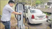  ?? SANCHIT KHANNA/HT PHOTO ?? Civic agencies are also installing electric charging stations at multiple locations for the electric vehicles.