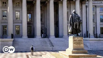  ??  ?? Vista del edificio del Departamen­to del Tesoro de los EE.UU. en Washington.(Foto tomada el 25.9.2019).