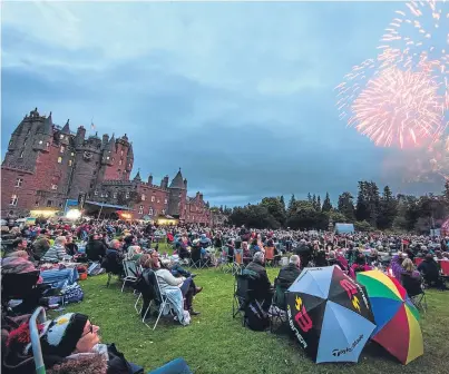  ?? Stephen Welsh. ?? Glamis Castle provides the backdrop to what is promised to be “a special evening”.