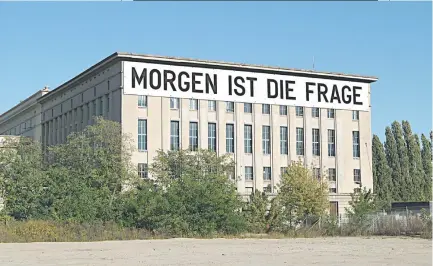  ?? WWW.BERLINARTW­EEK.DE ?? THAI ARTIST Rirkrit Tiravanija’s banner “Morgen ist die Frage” (Tomorrow is the question) at the Berlin Berghain nightclub during Berlin Art Week.