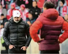  ?? Foto: ČTK ?? Co se děje Zamyšlený kouč Slavie Trpišovský (vlevo). Jeho tým marně hledá podzimní suverenitu.