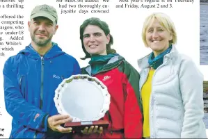  ??  ?? Colin Skeath and his wife, Katriona, centre, are presented with the Carraig Plate by Elaine Shaw.