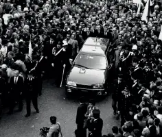  ??  ?? Il funerale
Le esequie dell’assessore regionale dc Pino Amato ucciso dalle Br nel 1980