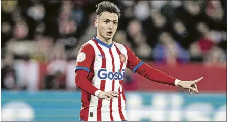  ?? FOTO: P. PUNTÍ ?? Arnau Martínez El lateral, uno de los valores más sólidos de la plantilla del Girona, firmará un nuevo contrato en breve