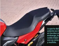  ??  ?? La parte delantera del asiento es muy parecida en las dos variantes. Sin embargo, la F 900 XR cuida mejor al pasajero con su zona más amplia y mullida.