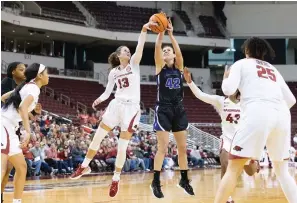  ?? Arkansas Democrat-gazette/justin Cunningham ?? ■ Arkansas guard Sasha Goforth (13) blocks a shot by UCA forward Hannah Langhi (42) during Saturday’s game at Simmons Bank Arena in North Little Rock.