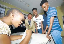  ?? Picture: BAZIL RAUBACH ?? WELL DONE: Douglas Mbopa High School teacher Andisa Maswaha, left, celebrates the matric passes of, from left, Siyasanga Ngayeka,18, Xobisa Robile, 20, and Sikhokele Tsengwa, 20