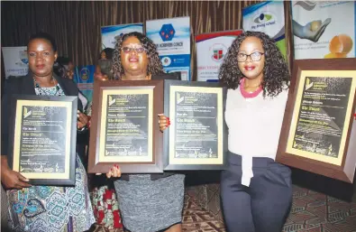  ?? - (Picture by Innocent Makawa) ?? Herald managing editor Victoria Ruzvidzo (centre), public relations and corporate affairs manager Ms Beatrice Tonhodzayi (right) and PA to the Editor-in-Chief Ms Vimbai Nyamhanza pose with awards scooped by Zimpapers at the Zimbabwe Leadership Awards...