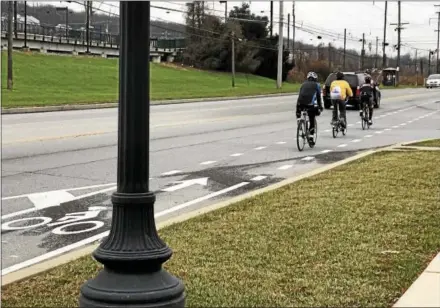  ?? GINGER RAE DUNBAR - DIGITAL FIRST MEDIA ?? Several bicyclists travel in the new bike lane on Lincoln Highway in Caln. PennDOT Secretary Leslie S. Richards, joined by local officials and bicycle advocates, announced Friday the completion of new bicycle lanes on three suburban state highways in...