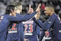  ??  ?? Figuras. Cavani y Mbappé tuvieron un gran partido.