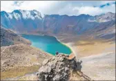  ??  ?? Llegar al cráter del Nevado de Toluca significa rozar el cielo y observar un hermoso paisaje en las alturas, con o sin nieve