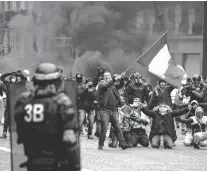  ?? REUTERS ?? sábado, 136.000 personas protestaro­n en Francia.