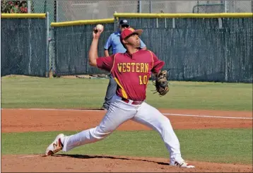  ?? Buy these photos at YumaSun.com PHOTO BY BRIAN FOGG/YUMA SUN ?? RAMON MIRANDA throws during the seventh inning of a 15-5 win for the Matadors over Central Arizona on Thursday afternoon.
Cleveland leads series 2-0