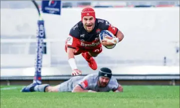  ?? (Photos luc Boutria) ?? Comme Louis Carbonel et J.B. Gros, le nouvel internatio­nal toulonnais, Gabin Villière, auteur du varois, s’est montré à son avantage hier à Mayol.