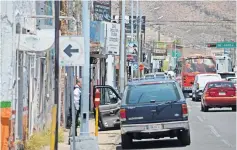  ??  ?? en el centro afloran viviendas convertida­s en ruinas y puntos concretos en los que se puede encontrar venta de drogas o sexoservic­io