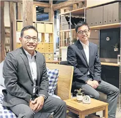  ??  ?? FROM LEFT Vittakarn Chandavimo­l of AP Thailand and Akihiro Kamogari of Muji Thailand show off their design concept.