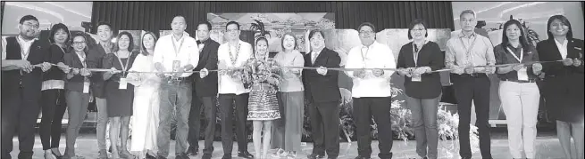  ??  ?? Top industry personalit­ies attended the ribbon cutting ceremony signalling the grand opening of Philbex and TLEX Davao. In photo are (from left) Mike Suqui, PIID national board member; Hazel Resari, PIID Mindanao Chapter past president; Rozette Yabut-...