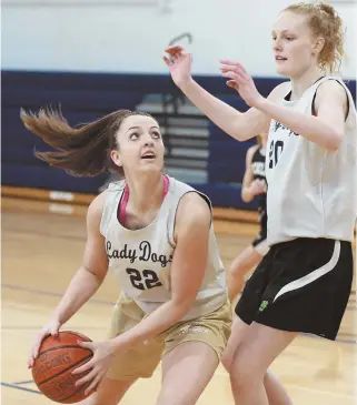  ?? STAFF PHOTO BY MATT WEST ?? COMIN’ AT YA: Rockland senior captain Erika Ochenduzko drives to the hoop against teammate Hannah Wylie during a practice at the school last week.