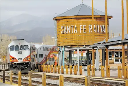  ?? LUIS SÁNCHEZ SATURNO/NEW MEXICAN FILE PHOTO ?? An empty Rail Runner Express train rolls into the Railyard last year. The passenger service has run only as a ghost train since mid-March, partly to keep rail crews sharp and to avoid having trains and equipment sit idle.