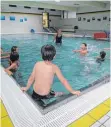  ?? FOTO: SCHICK ?? Noch über eine Woche ruht der Schwimmbet­rieb im Baustetter Lehrschwim­mbecken.