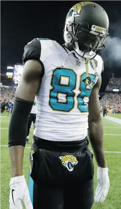  ?? STEVEN SENNE / THE ASSOCIATED PRESS ?? Jacksonvil­le Jaguars wide receiver Allen Hurns leaves the field after Sunday’s loss to the New England Patriots.