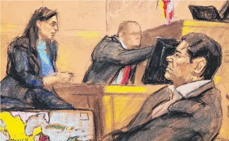  ?? /EFE ?? “El Chapo” Guzmán escucha los testimonio­s durante una audiencia en el tribunal del Distrito Sur en Brooklyn.