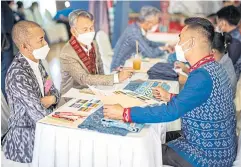  ?? INTERIOR MINISTRY PHOTO ?? A team of designers meet weavers from 22 Otop groups in Sakon Nakhon’s Khok Sri Suphan district to give advice on improving their products.