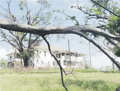  ?? Suministra­da ?? Daños causados por el huracán María a la Casa del Presidente, en la zona histórica de Aguirre, en Salinas.