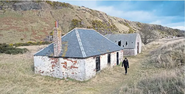  ?? Picture: Paul Reid. ?? Two fishing bothies on St Cyrus nature reserve which will hopefully be restored for community use.