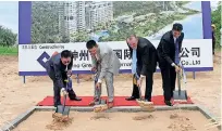  ??  ?? From left: Sino Great Wall Internatio­nal Engineerin­g (Pvt.) Ltd. Sri Lanka Branch General Manager Billy Tang, Sino Great Wall Internatio­nal Engineerin­g (Pvt.) Ltd. Vice President Hans Ruxue, Indola Group Director Ajit Wijesinghe and Indola Group...