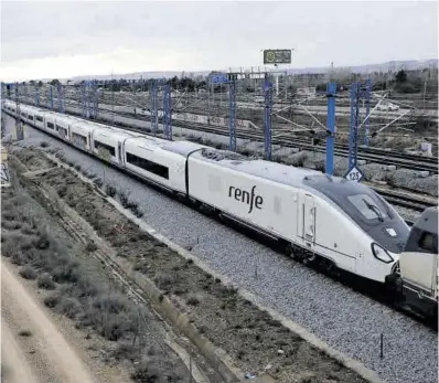  ?? Ángel de Castro ?? El tren ‘Avril’ estuvo en pruebas en la estación Delicias en marzo de 2023.