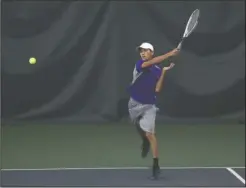  ?? The Sentinel-Record/Richard Rasmussen ?? SOLID START: Lakeside sophomore Ben Hollis returns the ball to Benton’s Blake Covert during the first round of the Class 5A state tennis tournament at Hot Springs Country Club Monday. Hollis won in straight sets.