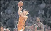  ?? JOHN MUNSON — THE ASSOCIATED PRESS ?? The Suns’ Devin Booker (1) looks to pass over the Knicks’ Julius Randle (30) during the first half on Friday.