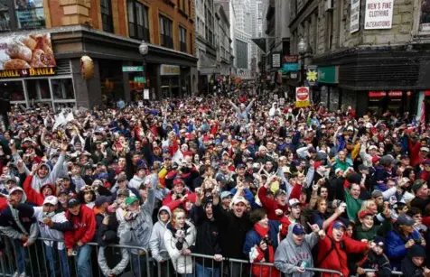  ?? MATTHEW J. LEE/GLOBE STAFF ?? Red Sox fans crowded Tremont and Winter streets as duck boats drove by during the rolling rally celebratin­g the team’s 2004 World Series victory, Oct. 30, 2004.