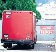  ??  ?? La embotellad­ora mexicana de Coca-Cola cerró sus operacione­s en Filipinas; previament­e, había desconsoli­dado a Venezuela.