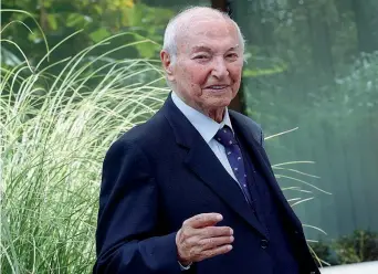  ??  ?? Il sorriso Piero Angela, il divulgator­e scientific­o più popolare d’Italia, ha compiuto ieri 92 anni