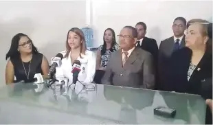  ?? FUENTE EXTERNA ?? Defensa. La ginecóloga Anny Lisette Taveras habla de su rol en las atenciones médicas ofrecidas a Emely Peguero durante su estado de embarazo, y se desligó de su muerte.