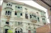  ?? TWITTER ?? The Kapoor Haveli, the family’s sprawling ancestral home in Qissa Khwani Bazar was built by Basheswarn­ath Kapoor, the father of acting legend Prithviraj Kapoor.