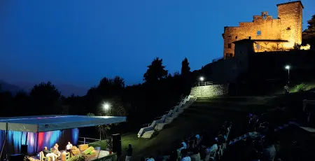  ?? ?? All’aperto
Torna la rassegna Castelfolk, sul palco del Parco delle Leggende di Castellano. Attesi Ermal Meta e Ariete