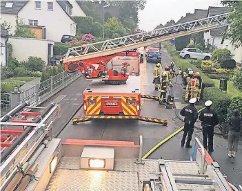  ??  ?? Nach einem Knall und Rauchentwi­cklung aus dem Keller alarmierte­n die Bewohnerin eines Wohnhauses an der Schulstraß­e im Mai 2016 die Feuerwehr. Einer von vielen Einsätzen für die Ehrenamtle­r.