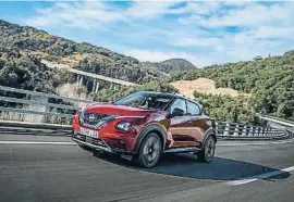  ??  ?? Los propietari­os del Juke pueden bloquear y desbloquea­r las puertas del coche desde el móvil
El X-Trail N-TEC está disponible en versiones de 5 y 7 asientos, con tracción delantera o total