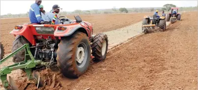  ??  ?? Matabelela­nd North Provincial Affairs Minister Cde Richard Moyo (driving tractor) launches the Provincial 2019/2020 tillage programme at Redwood Resettleme­nt Scheme in Umguza District yesterday. (Picture by Eliah Saushoma)