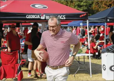  ?? BOB ANDRES /BANDRES@AJC.COM ?? Lt. Gov. Casey Cagle caught a few footballs as he campaigned at Myers Quad before Saturday’s game. Georgia’s epic season has captured the attention of political candidates hungry for their votes. Contenders are holding tailgates and rallies outside...