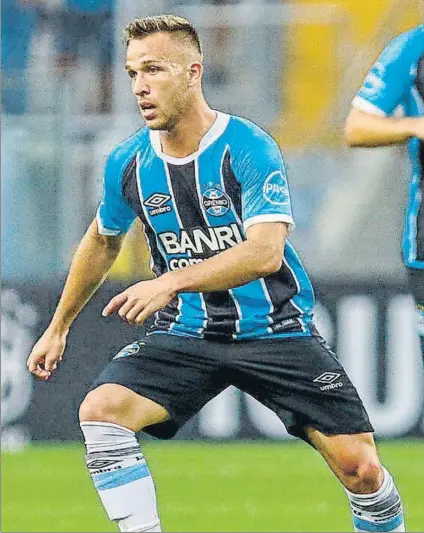  ?? FOTO: MD ?? Arthur, centrocamp­ista de Gremio de Porto Alegre Se trata de uno de los jugadores más prometedor­es del fútbol brasileño