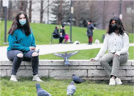  ?? CHRIS SWEDA/CHICAGO TRIBUNE ?? University of Chicago Lab School students Lauren Tapper, left, and Krishita Dutta created a website to connect teens around the world to write to elected officials, sew masks for hospital workers and raise money for food-insecure families during the coronaviru­s pandemic.